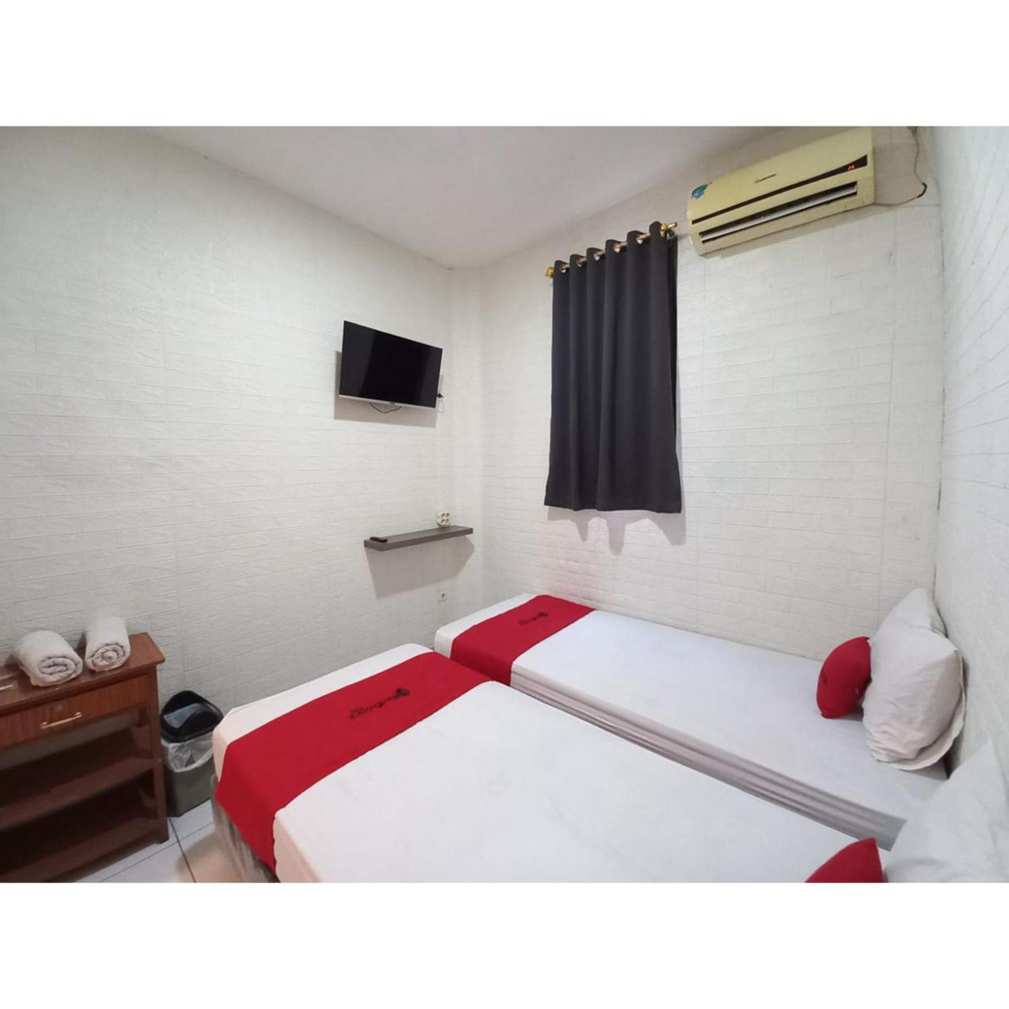 Reddoorz At Luxury Homestay Near Kantor Regional II Bkn Surabaya Sidoarjo Eksteriør billede