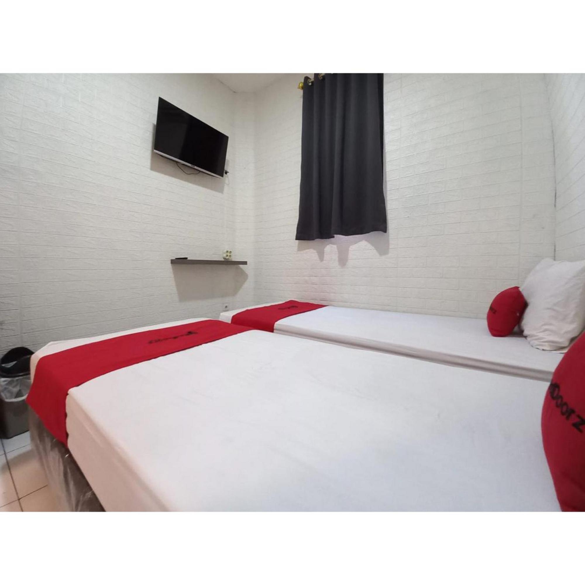 Reddoorz At Luxury Homestay Near Kantor Regional II Bkn Surabaya Sidoarjo Eksteriør billede
