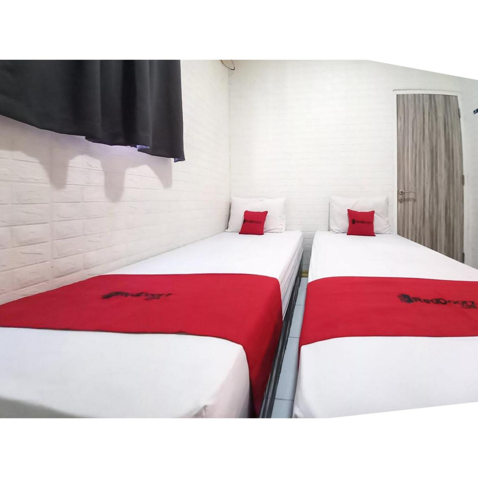 Reddoorz At Luxury Homestay Near Kantor Regional II Bkn Surabaya Sidoarjo Eksteriør billede