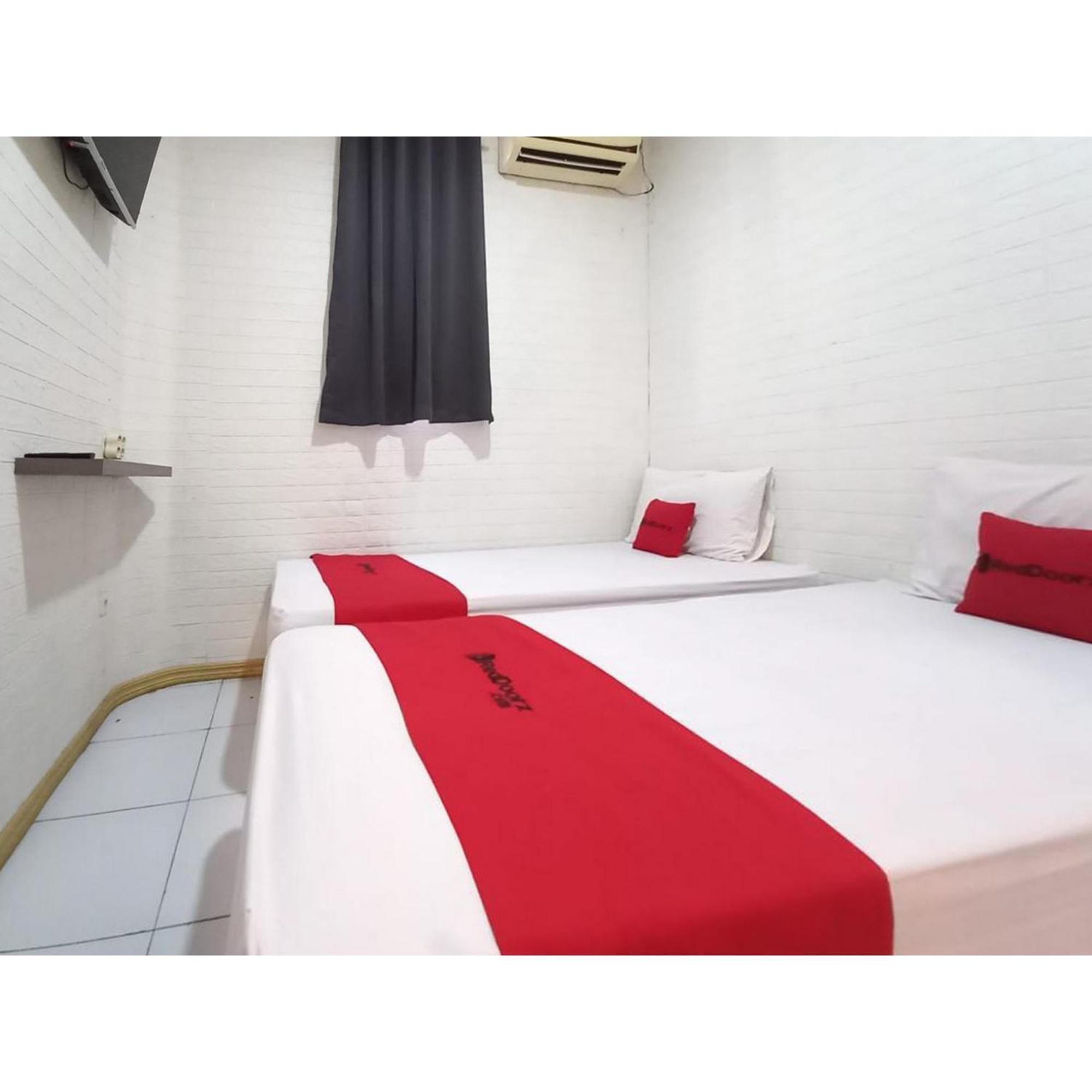 Reddoorz At Luxury Homestay Near Kantor Regional II Bkn Surabaya Sidoarjo Eksteriør billede