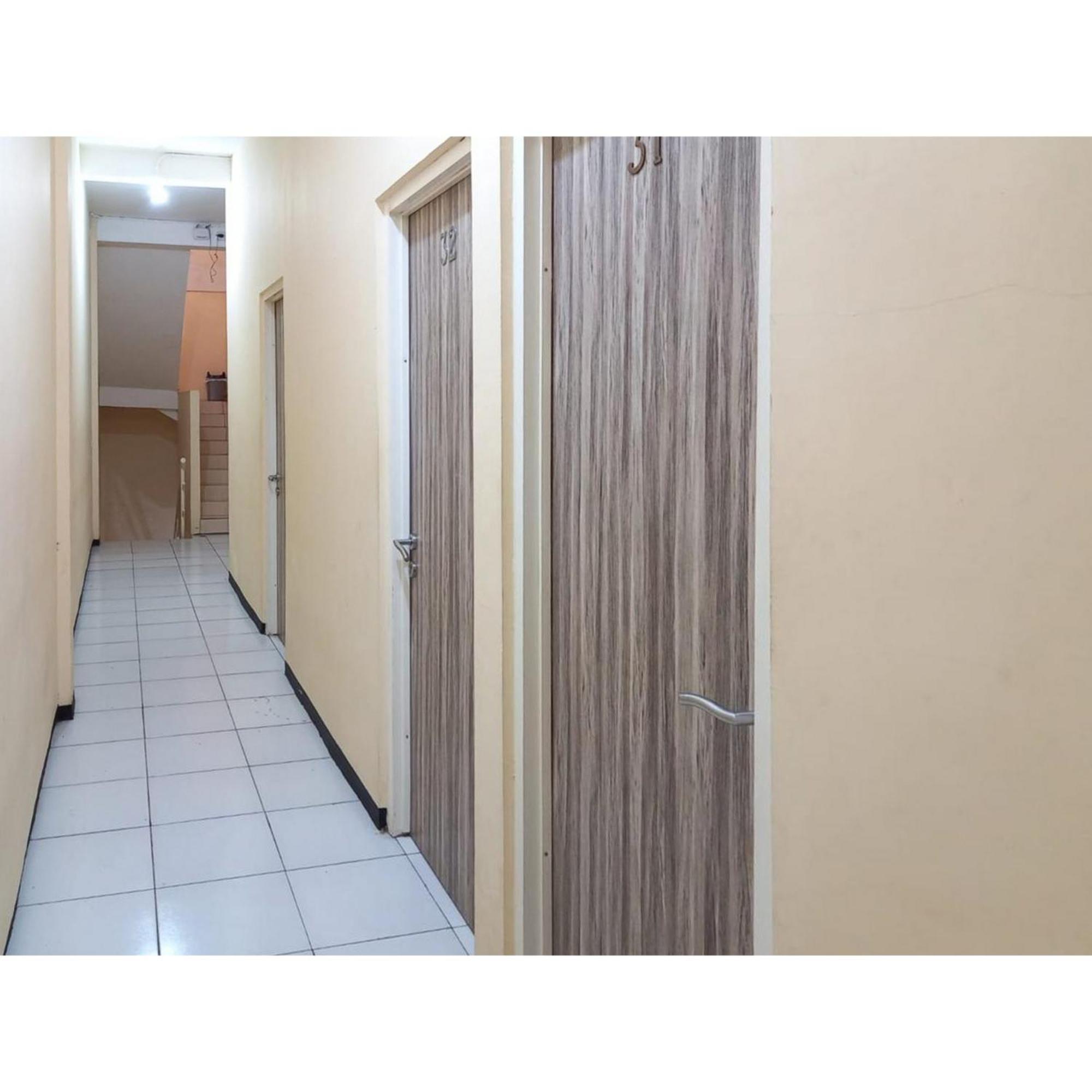 Reddoorz At Luxury Homestay Near Kantor Regional II Bkn Surabaya Sidoarjo Eksteriør billede