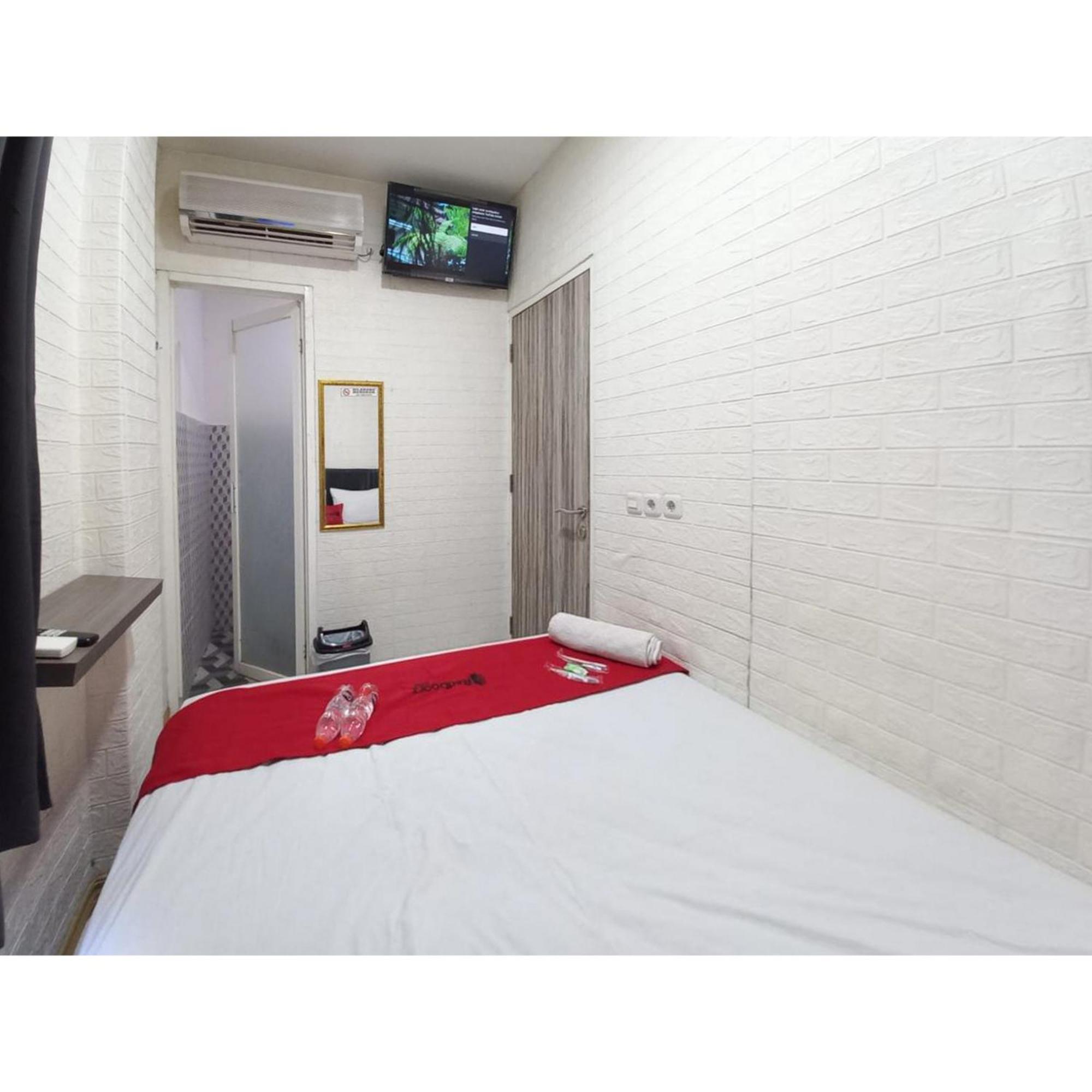 Reddoorz At Luxury Homestay Near Kantor Regional II Bkn Surabaya Sidoarjo Eksteriør billede